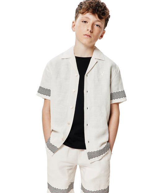 CAMISA M/C PSYCHO BUNNY PARA NIÑO COLOR BLANCO KT0300031250
