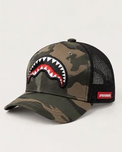 GORRA CON LOGO BORADO EN FRENTE Y MALLA DETRÁS PARA CABALLERO SPRAYGROUND PARA HOMBRE COLOR SGMA04H24CAMO