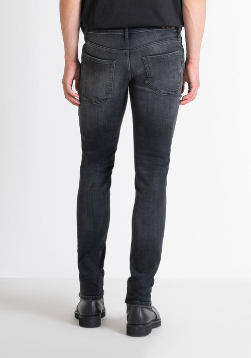 Jeans Tapered Ozzy In Black Bl