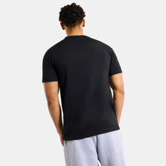 Camiseta para hombre negra con estampado frontal