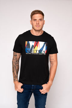 Camiseta negra estampada