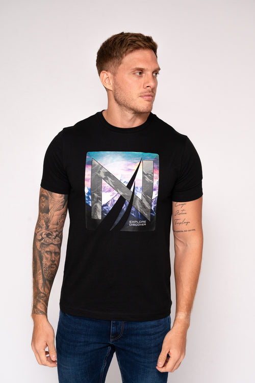 Camiseta para hombre negra con estampado