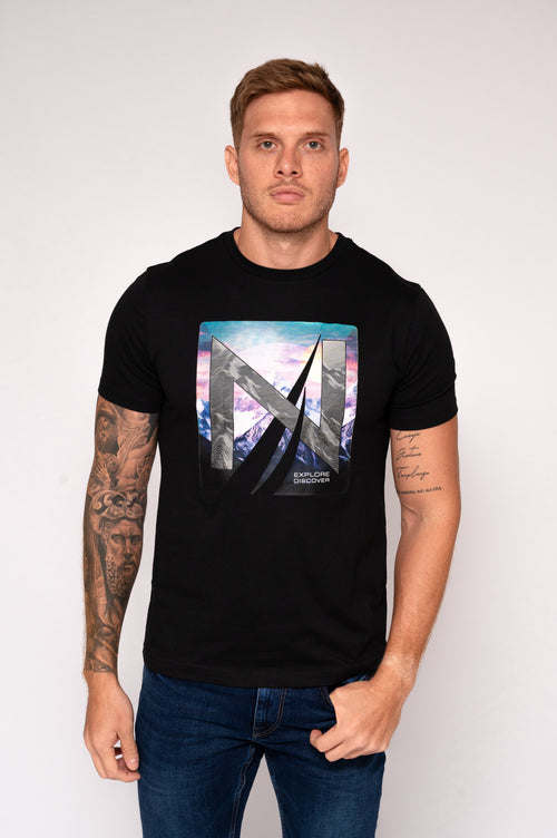 Camiseta para hombre negra con estampado