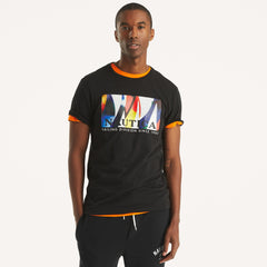 Camiseta negra estampada