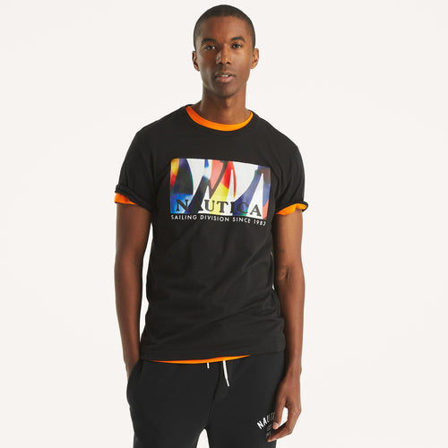 Camiseta negra estampada