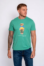 T-SHIRT RALPH LAUREN HOMBRE SP25 RAFT GREEN BEACH SHP BEAR 710973138001
