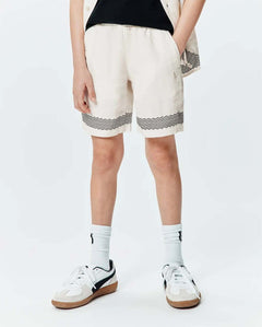 BERMUDA PSYCHO BUNNY PARA NIÑO COLOR BLANCO KB0700010250