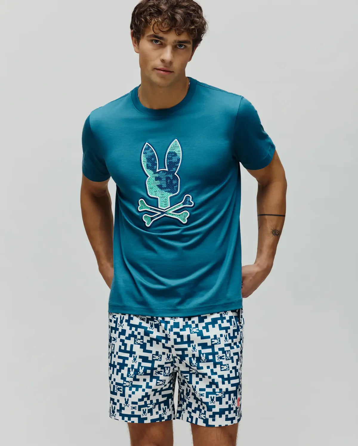 PSYCHO BUNNY CAMISETA ESTAMPADA BORDADA OLIVIER PARA CABALLERO HOMBRE AZUL MT0200200406