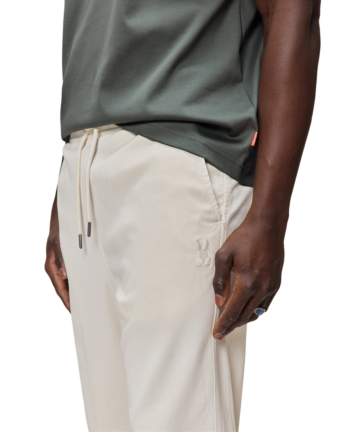 PANTALON PSYCHO BUNNY PARA HOMBRE COLOR BLANCO MB0600027250