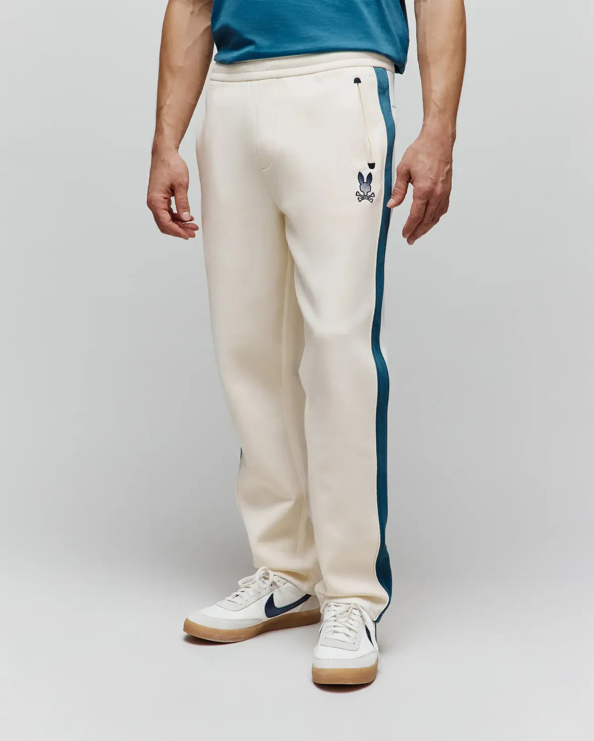 PSYCHO BUNNY PANTALÓN DEPORTIVO CON RAYAS LATERALES CASPIAN PARA CABALLERO HOMBRE BEIGE MB0800047250