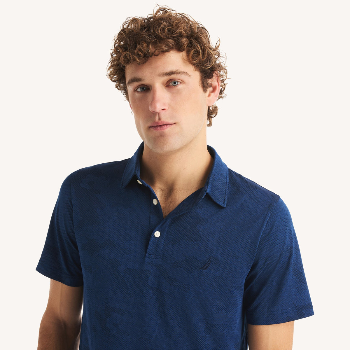 NAUTICA PLAYERA DE HOMBRE M/C AZUL KR6504-4VN