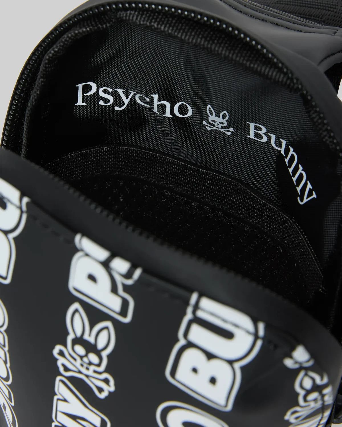 BOLSO PSYCHO BUNNY PARA HOMBRE COLOR NEGRO MO2400096001