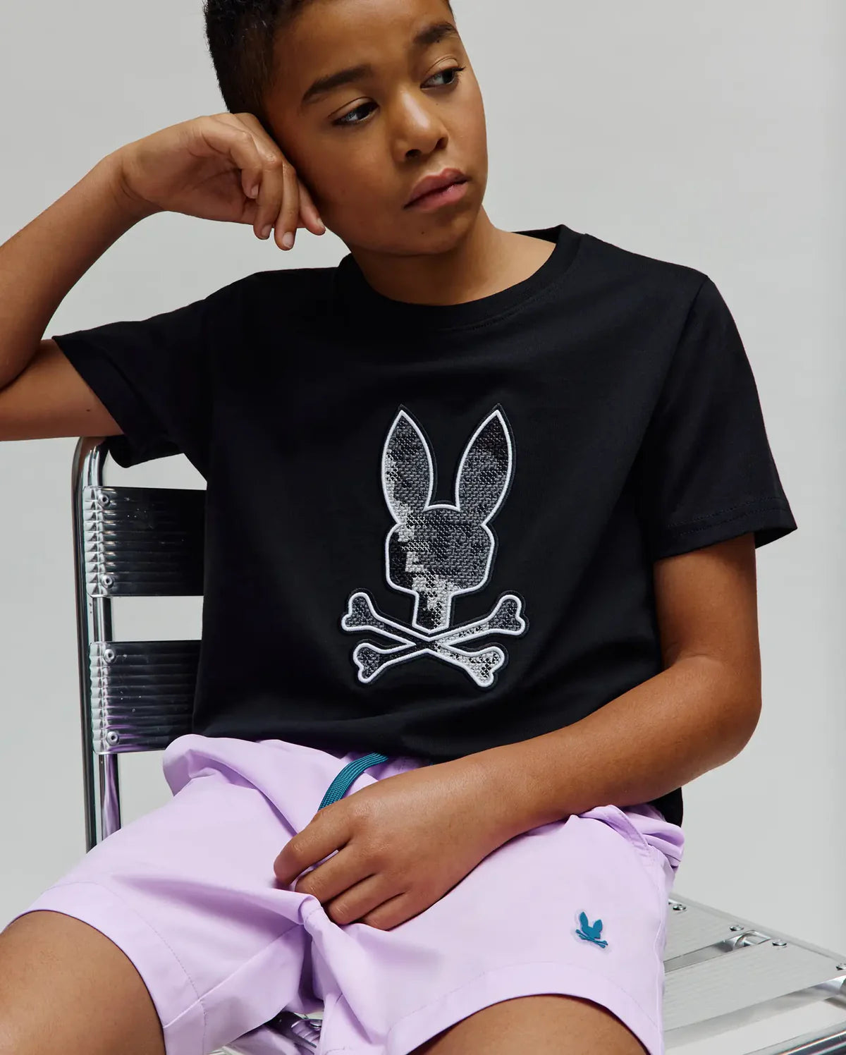 PSYCHO BUNNY CAMISETA ESTAMPADA BORDADA OLIVIER PARA NIÑO NIÑO NEGRO KT0200164001