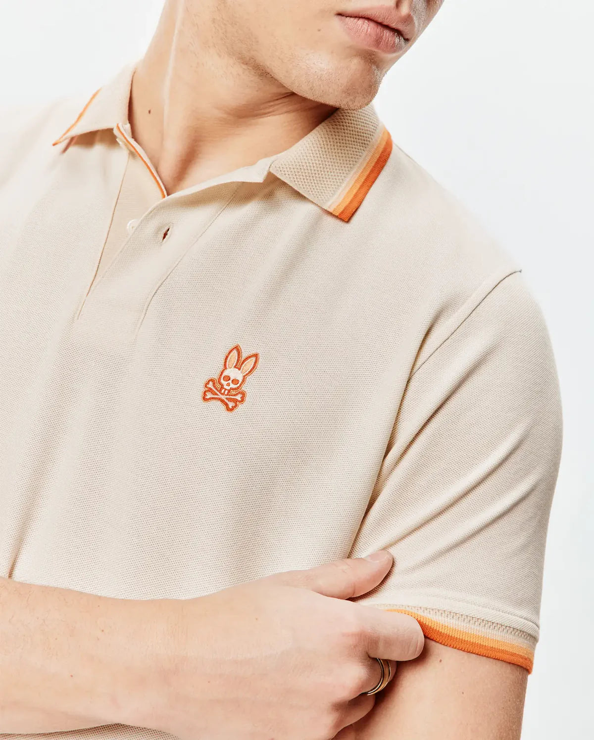 POLO M/C PSYCHO BUNNY PARA HOMBRE COLOR BEIGE MT0100184254