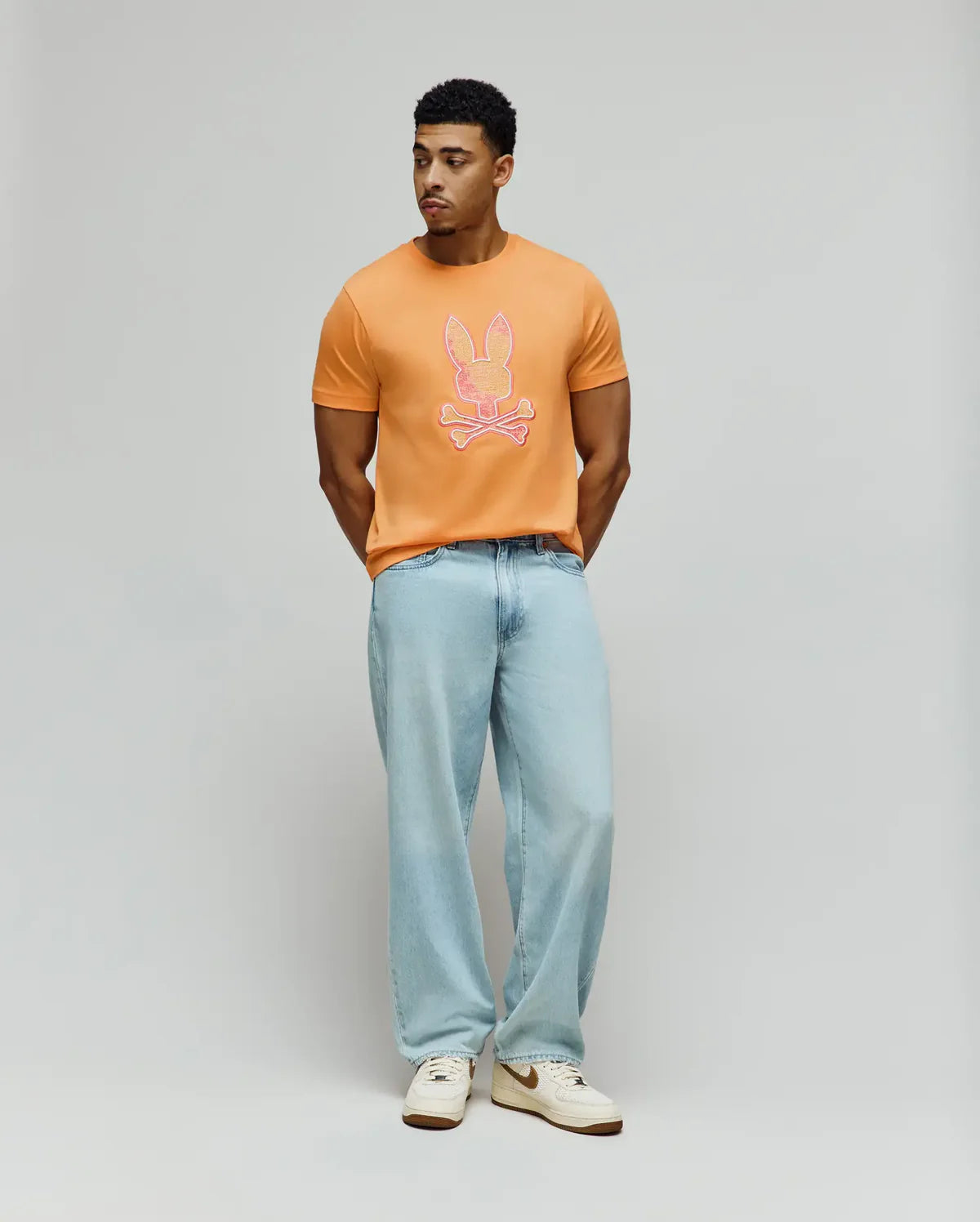 PSYCHO BUNNY CAMISETA ESTAMPADA BORDADA OLIVIER PARA CABALLERO HOMBRE NARANJA MT0200200805