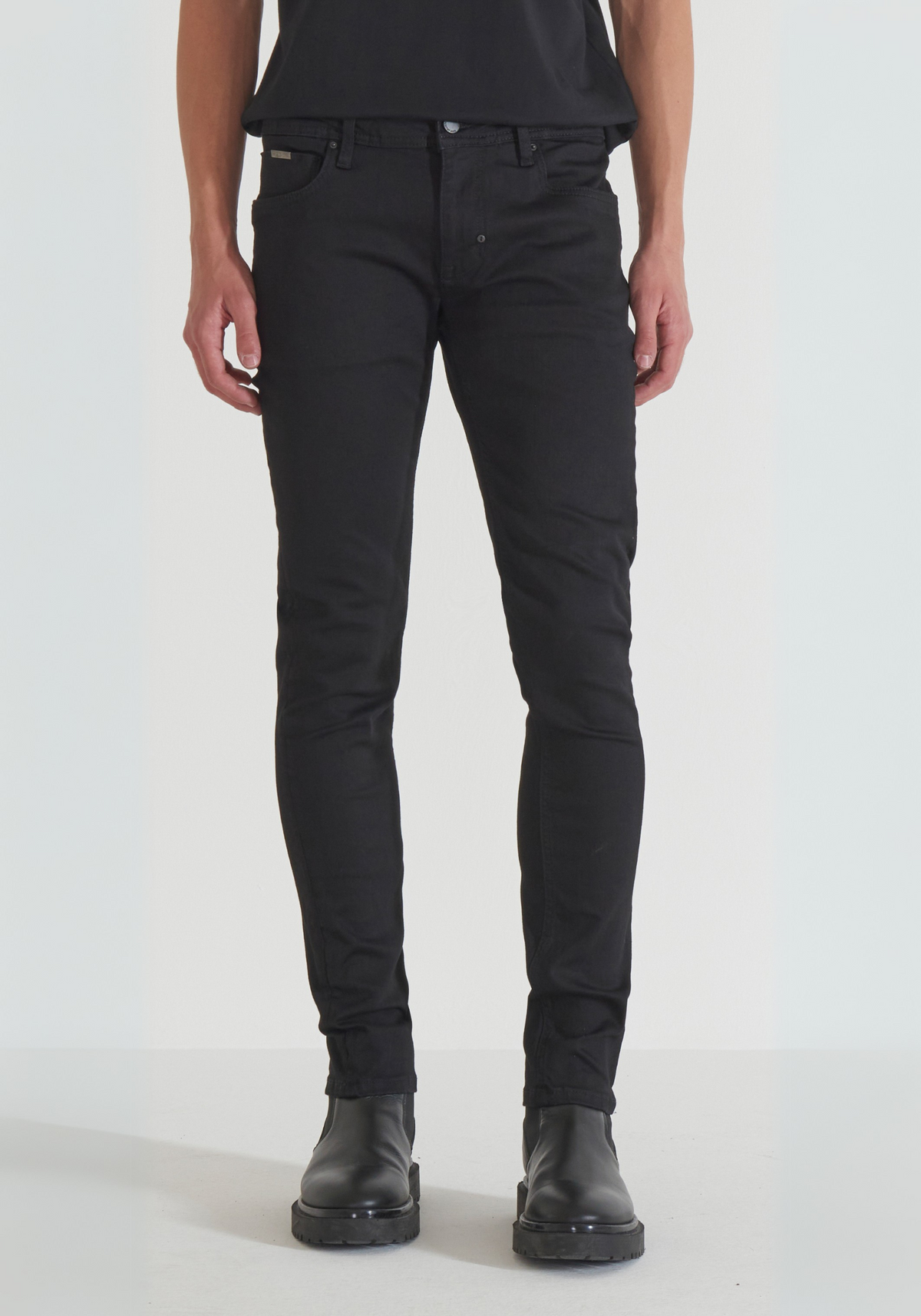 JEANS OZZY TAPERED FIT IN ICON