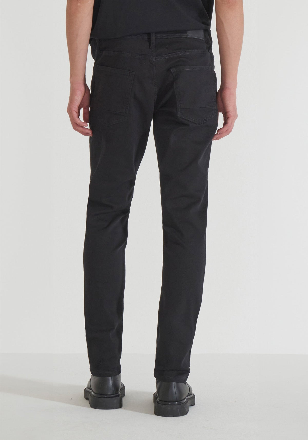 JEANS OZZY TAPERED FIT IN ICON