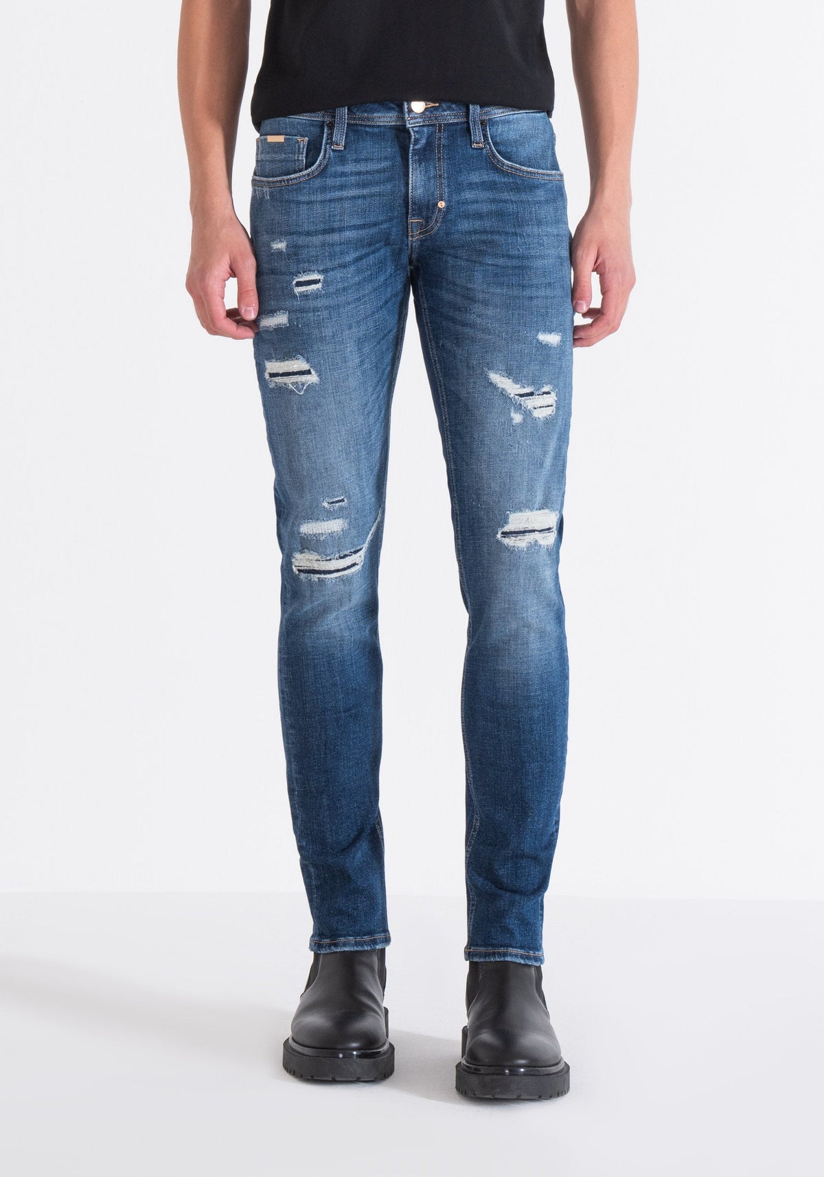JEANS TAPERED OZZY IN BLUE DEN