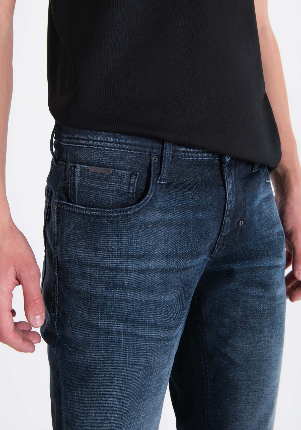 JEANS OZZY TAPERED FIT IN COAT