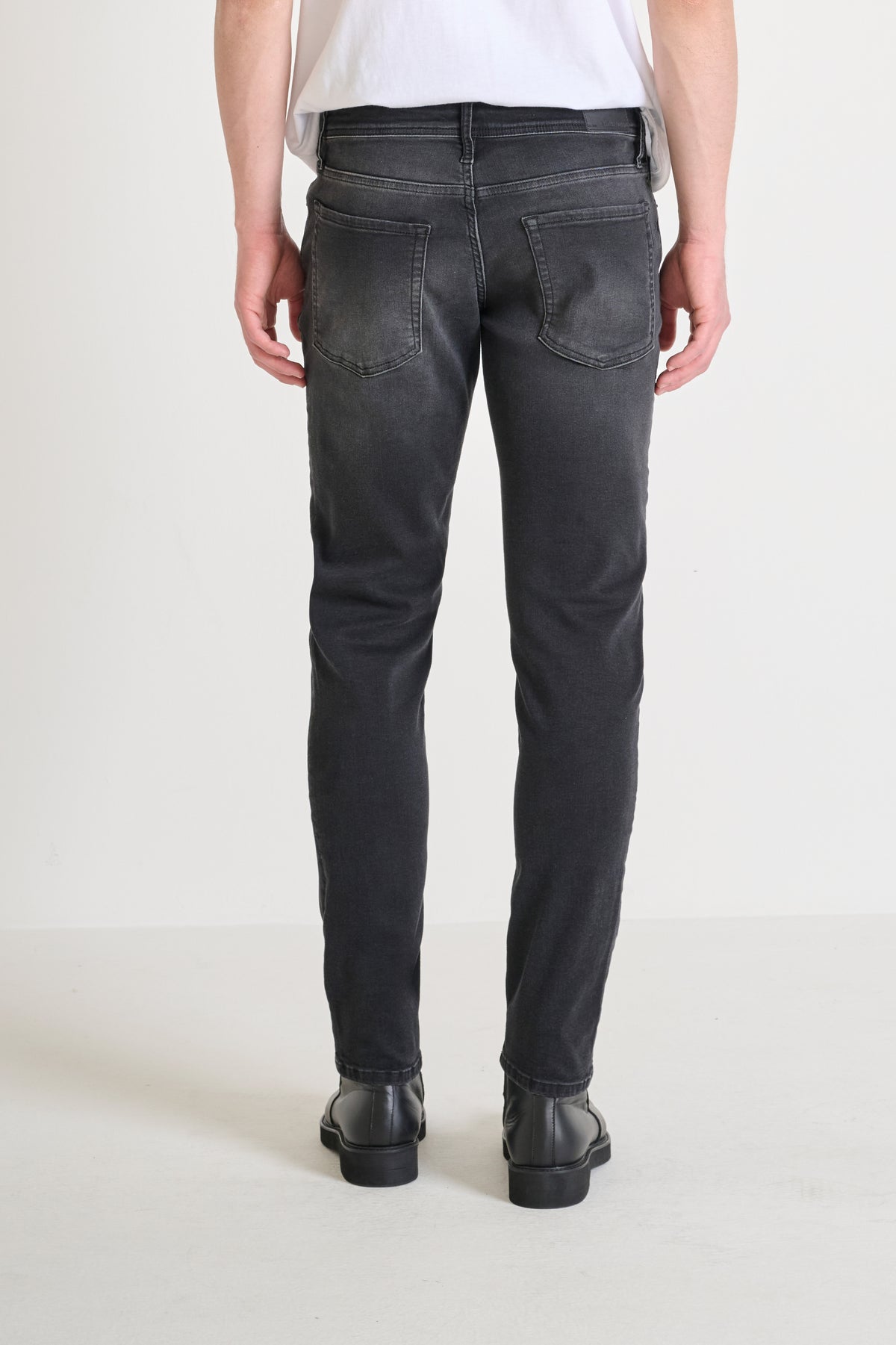 JEANS OZZY TAPERED FIT IN COAT
