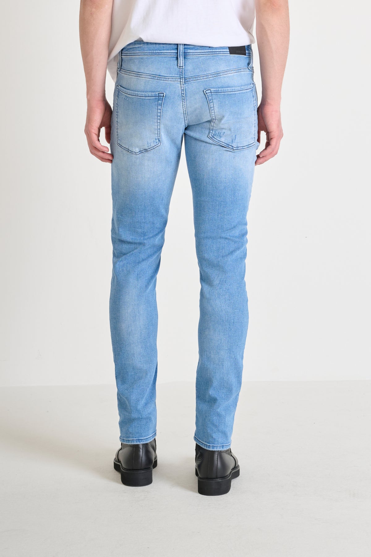 JEANS OZZY TAPERED FIT IN BLUE